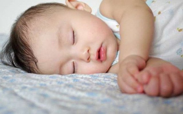 Biết con mệt hay khỏe thông qua biểu hiện khi ngủ